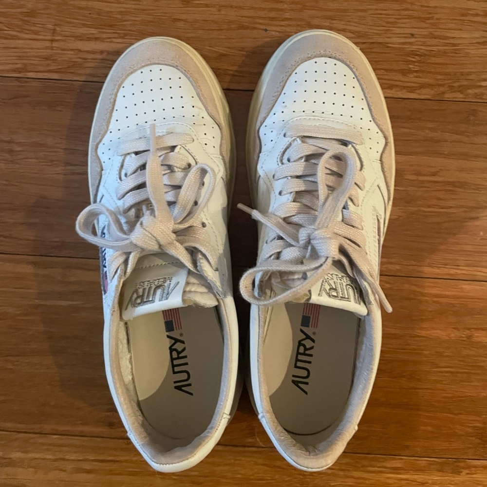 Autry Women's White & Beige Low-Top Sneakers - Picture 4 of 5